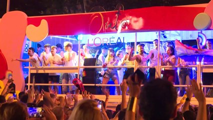 Cientos de miles de personas marchan en un Orgullo festivo con presencia política