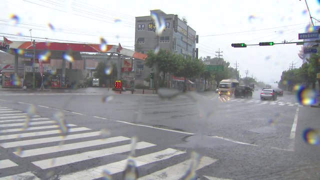 [날씨] 충청·남부 곳곳 장맛비...낮 동안 소강, 무더위 기승 / YTN