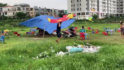 Thả diều sáp cái kết bị diều khổng lồ con cóc ngậm đồng tiền và đại bàng nuốt và đâm