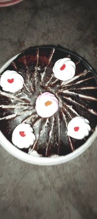 Cake unboxing