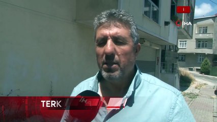 Arnavutköy'de çocuk parkına terk edilen araçlar tehlike saçıyor
