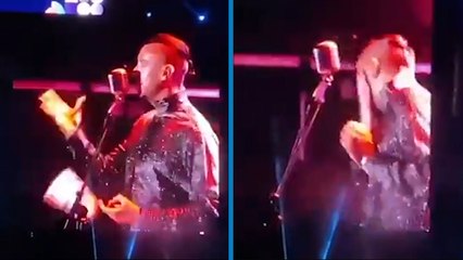 Cem Adrian’a pet şişeli saldırı: Şarkı söylerken atılan şişe yüzüne isabet etti!