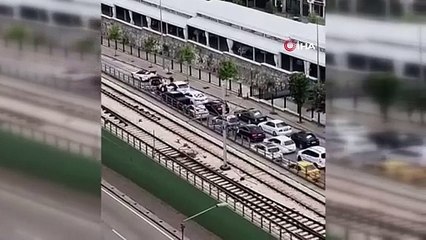 Kimse ne olduğunu anlamadı: Birden yolun ortasında durup halay çektiler!