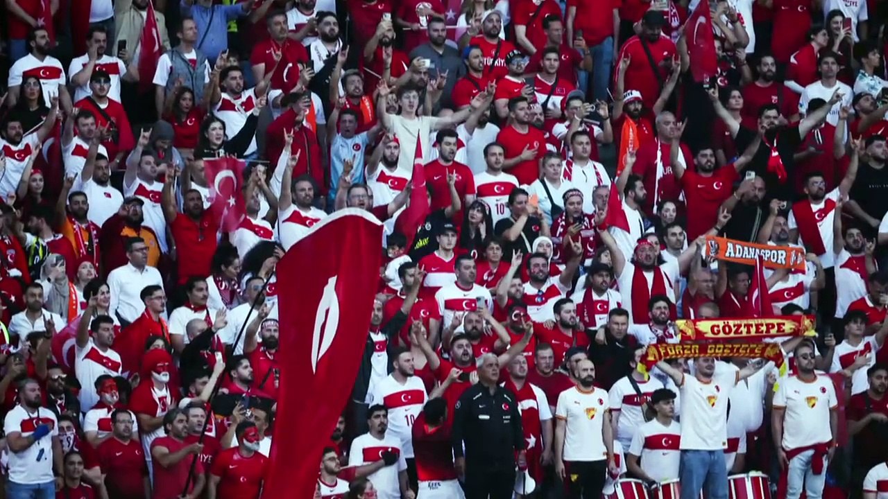 Erdogan verfolgt EM-Spiel in Berlin - 'Wolfsgruß' im Olympiastadion