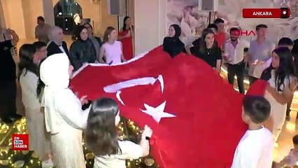 Ankara’da Türk damat ve Hollandalı gelin, milli maç coşkusuna katıldı