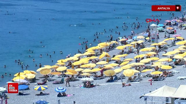 Antalya'da sıcaklık 41 dereceyi gördü: Sahiller doldu