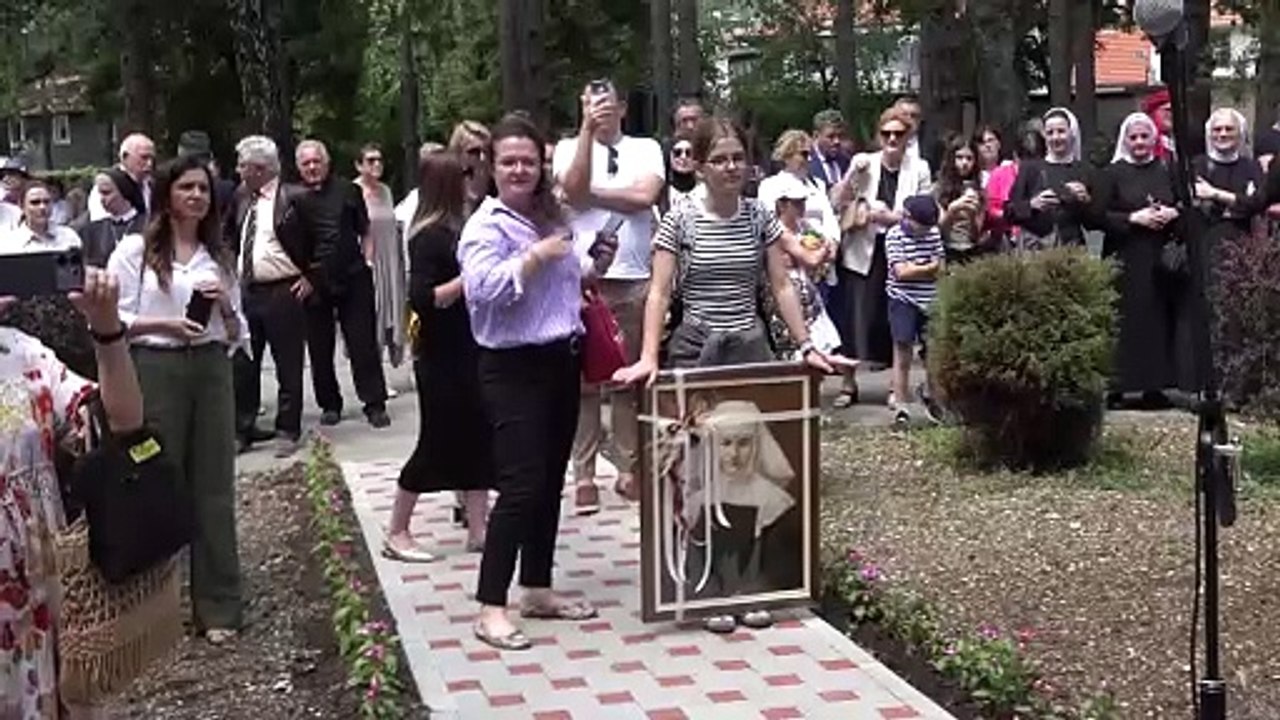 28 06 OTKRIVEN SPOMENIK SESTRI MILOSRDNICI BOGOLJUBI JAZVO