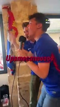 Et toi tu soutiens les bleus ? Magnifique chef d'œuvre écrit avec une plume incontestable sur une composition parfaitement originale et inédite @los_ringardos nous régale avec ce déjà tube qu'on ne pouvait que vous partager ✨ Bravo à eux ! Abonnez