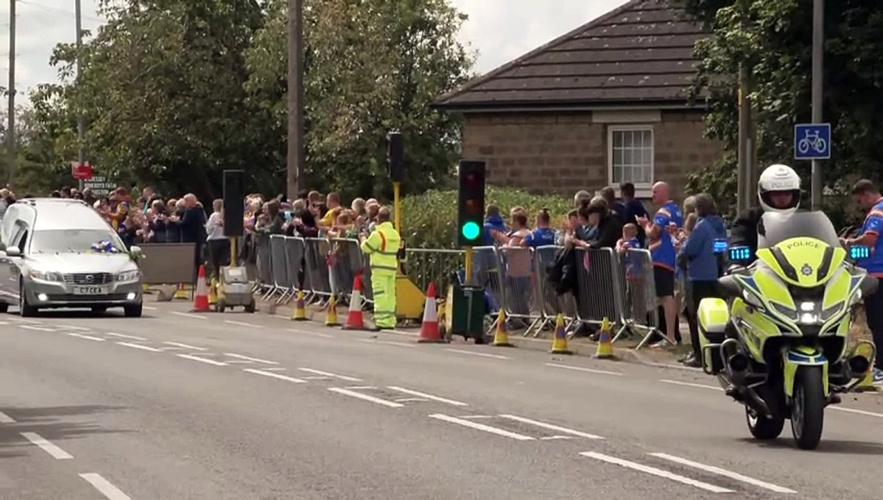 Crowds pay respect to Leeds Rhinos legend Rob Burrow