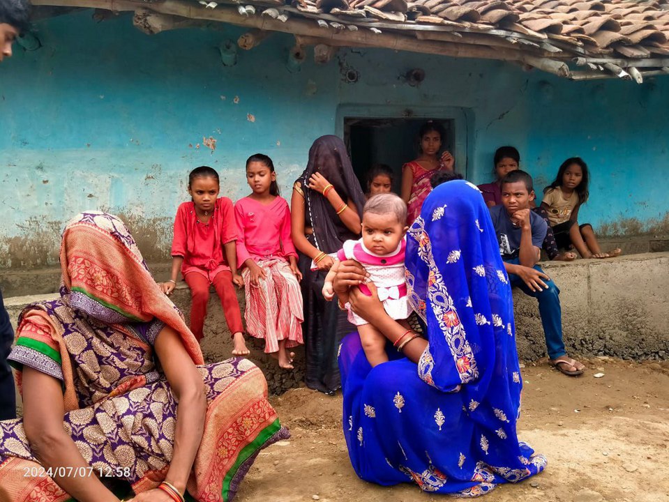 गुजरात के सूरत में इमारत ढहने से सीधी जिले के प...