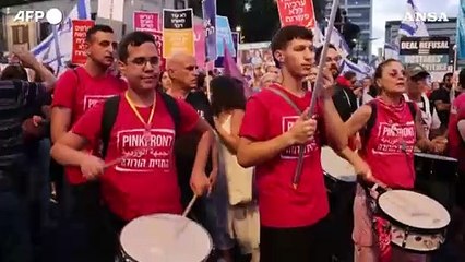 Video herunterladen: Israele, nuova manifestazione del sabato a Tel Aviv per il rilascio degli ostaggi