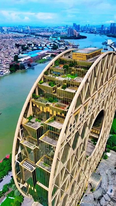 Beautiful_Building_in_Guangzhou_China(720p)