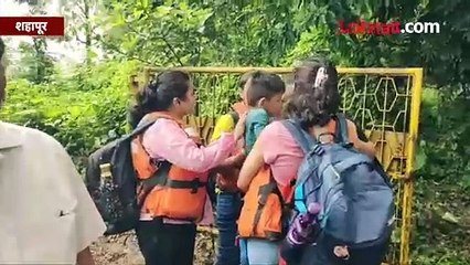 फार्म हाऊसला फिरायला गेले अन् त्याभोवती  साचलं पुराचे पाणी...