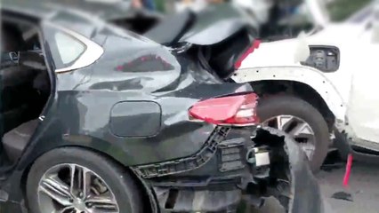 서울 이촌동에서 차량 4대 잇달아 부딪쳐...2명 경상 / YTN