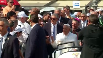 Папа римский призвал молиться о мире