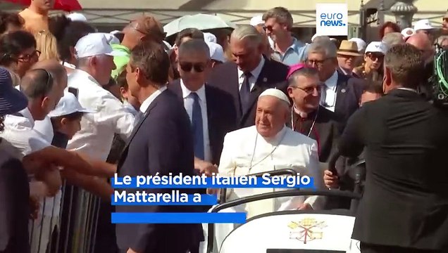 Le Pape François prie pour la paix lors d'une Conférence catholique