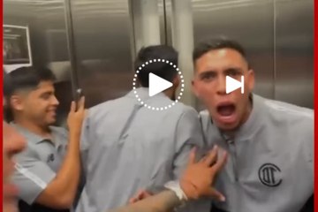 Jugadores de Toluca piden ayuda tras quedarse atorados en un elevador