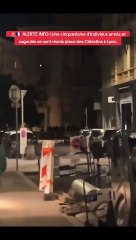 Une cinquantaine d’individus armés et cagoulés se sont réunis place des Célestins à Lyon