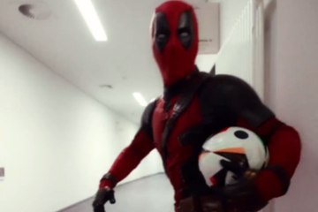 Deadpool hace de las suyas en la Euro 2024 ¡y roba un balón!