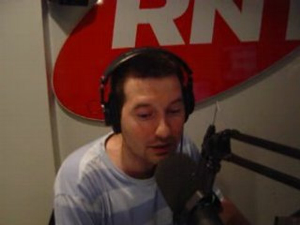 Manu chante "Übers Ende Der Welt" de Tokio Hotel