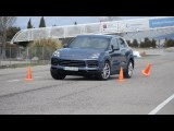 Porsche Cayenne 2018 - Maniobra de esquiva (moose test) y eslalon | km77.com