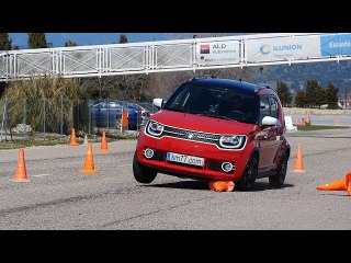Suzuki Ignis 2017 - Maniobra de esquiva (moose test) y eslalon | km77.com
