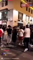 Suriyeliler genç kızların ellerindeki Türk Bayrağını aldı