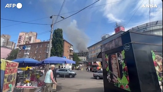 Ucraina, colonne di fumo dopo gli attacchi missilistici russi