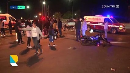 Un motociclista y su acompañante resultan heridos tras impactar con dos vehículos