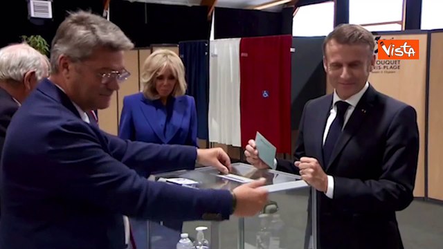 Macron alle urne, le immagini del voto del Presidente per le elezioni in Francia