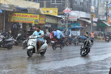 कोटा में छाए बादल, पिड़ावा में ढाई इंच बारिश