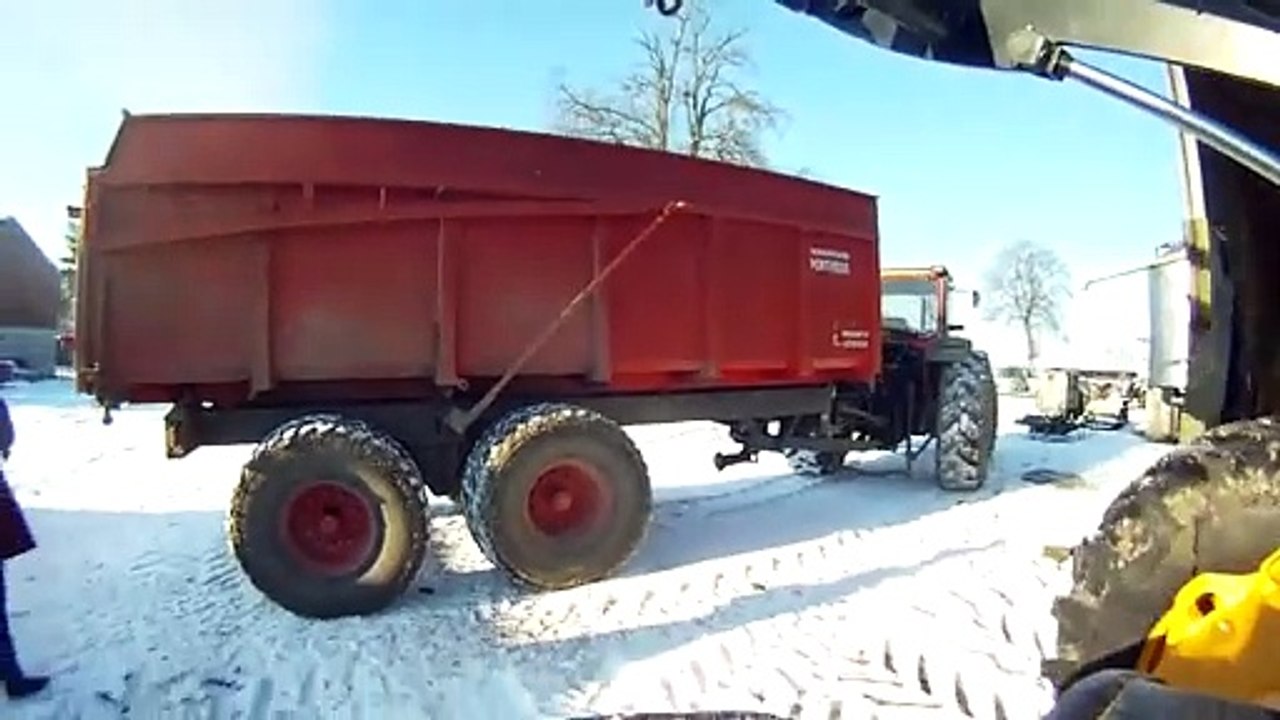 Frédéric Anty prend en main une agrochargeuse 416 S Jcb