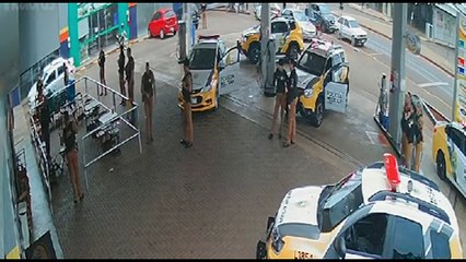 Vídeo mostra detalhes da ação da PM a qual culminou em morte de homem armado com facão