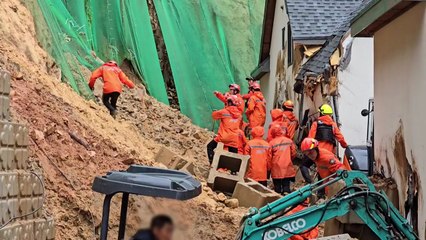 충북 옥천서 산비탈 축대 무너져...1명 사망 / YTN