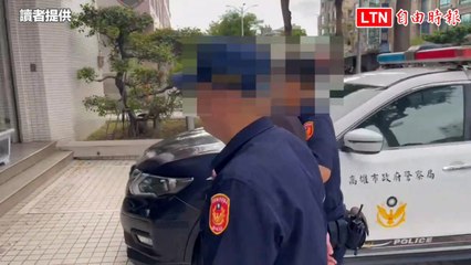 高雄男騎車闖軍營揮鋸子攻擊，軍方人力迅速制止🪚