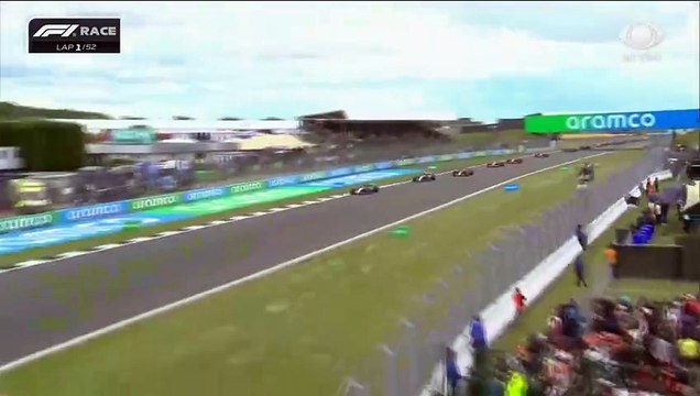 Verstappen passa Norris e assume terceiro lugar na largada em Silverstone