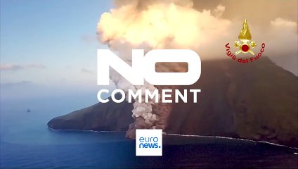 Descargar video: Stromboli, lava e nubi di cenere del vulcano sul mare. Vulcanologo Ingv 