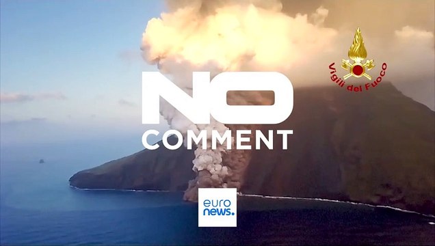 Stromboli, lava e nubi di cenere del vulcano sul mare. Vulcanologo Ingv fuori dall'ordinario