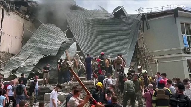 مقتل 31 شخصا وإصابة 150 آخرين في قصف صاروخي روسي على مواقع أوكرانية بينها مستشفى للأطفال في كييف