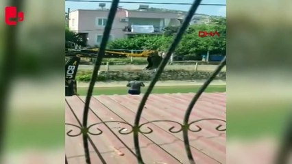 Adana'da hissedilen sıcaklık 48 derece: Serinlemek için kepçeyle duş aldı