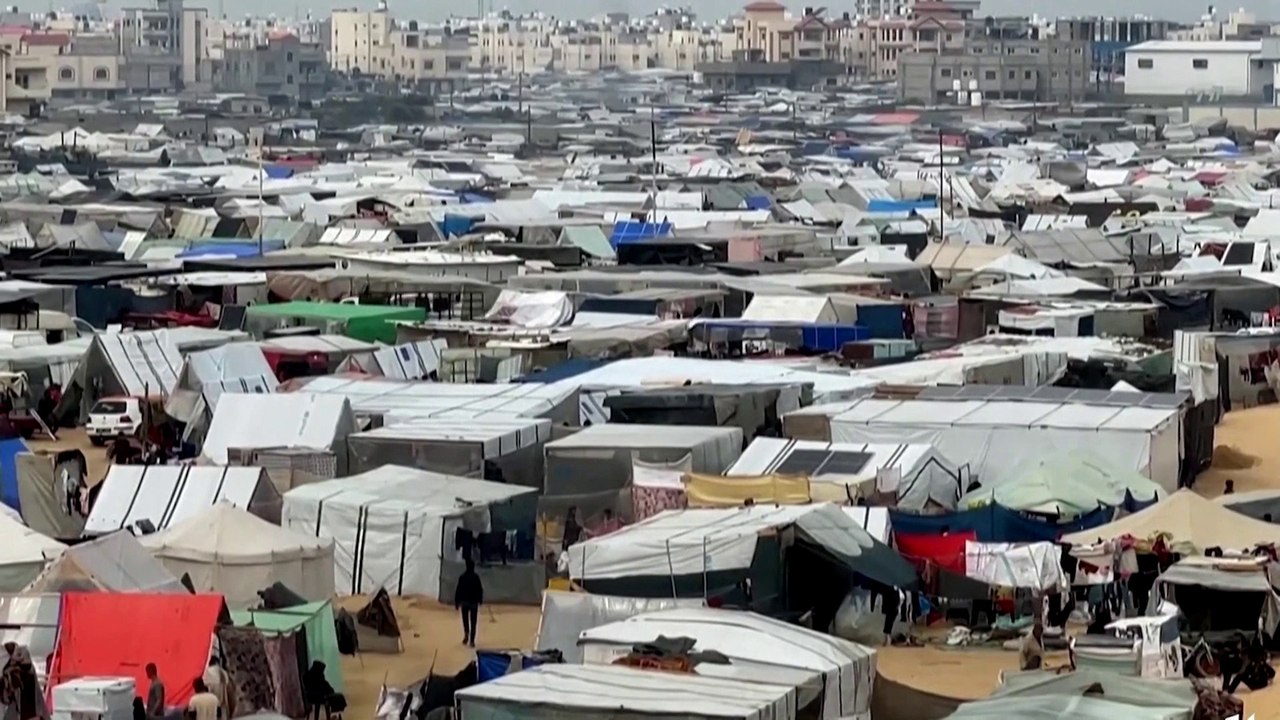 العربية توثق حياة الفلسطينيين العائدين إلى أطلال منازلهم في خانيونس