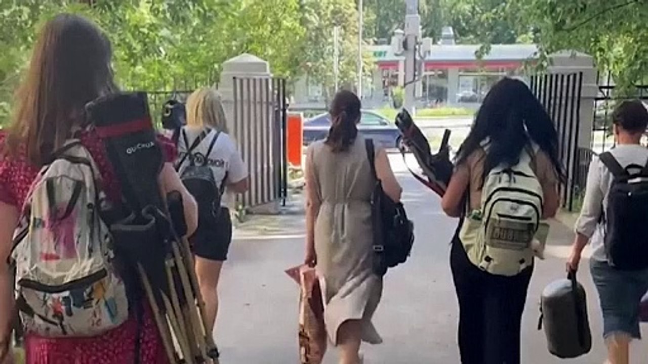 Frauen und Mütter von Soldaten protestieren in Moskau