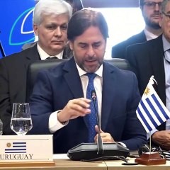 Presidente de Uruguay reclama a Milei por su ausencia en cumbre de Mercosur