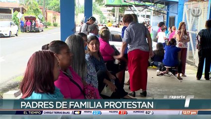 Padres de familia de CEBG Villa Grecia rechazan retorno de directora