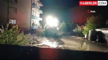 Özalp'ta sel nedeniyle bazı evler sular altına kaldı