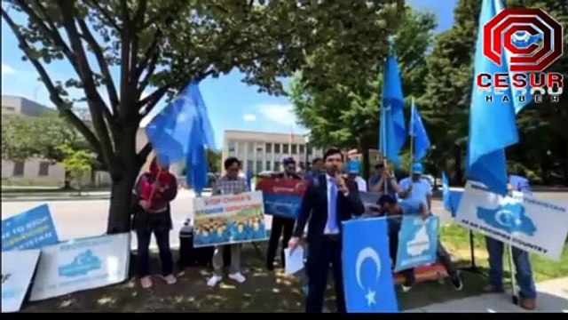 Beyaz Saray önünden Uygurlar Cumhurbaşkanımıza hain dediler