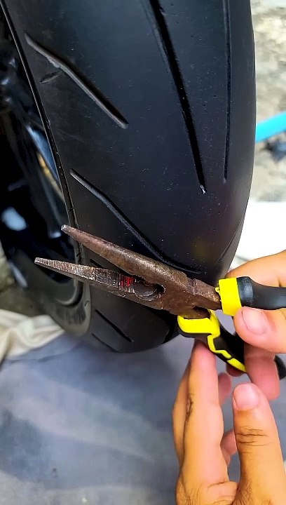 EMERGENCY TYRE REPAIR || QUICK TYRE REPAIR IN 10 SECOND 