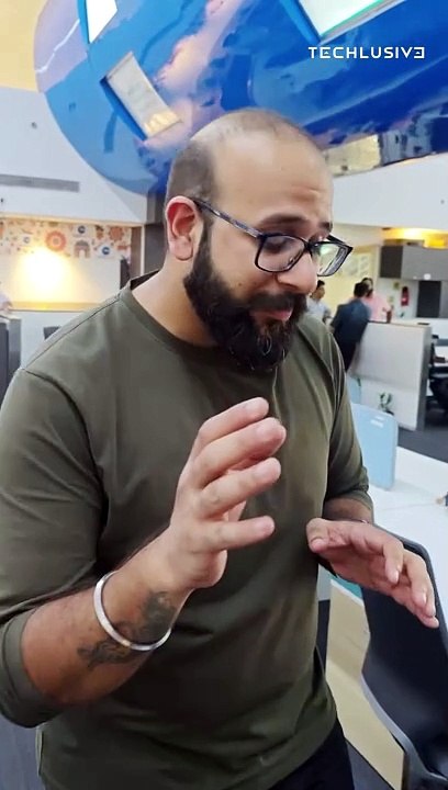Know someone with a new phone Prank them now!…