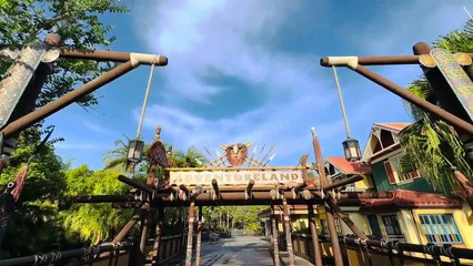 Complete walking tour of Magic Kingdom, Walt Disney World.