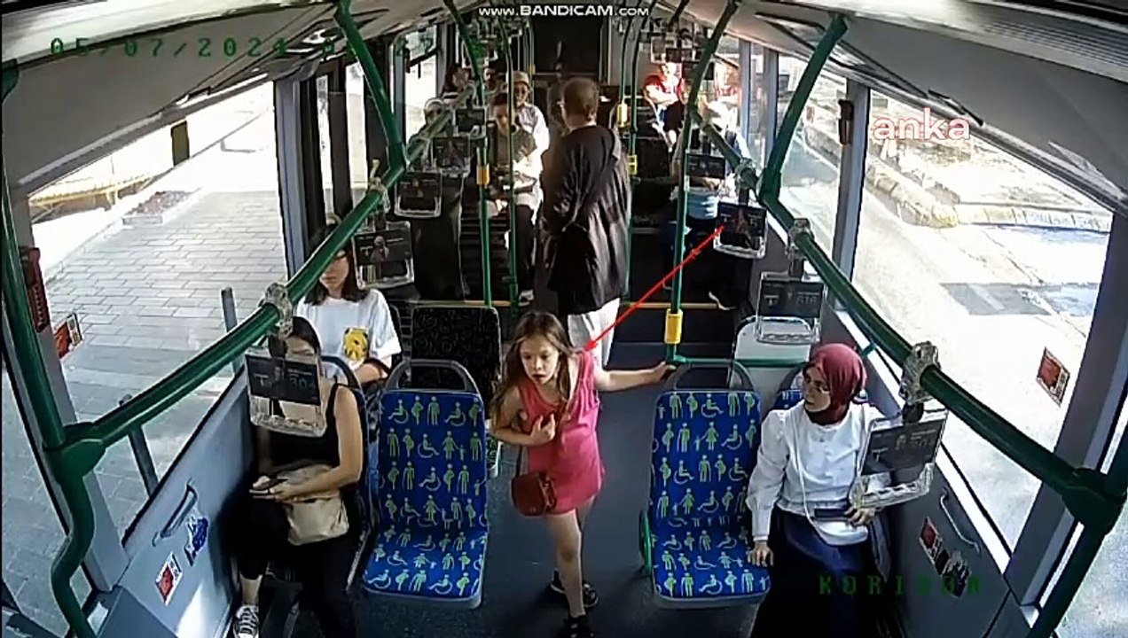Kaybolan down sendromlu çocuk, İETT sürücüsünün dikkati sayesinde bulundu